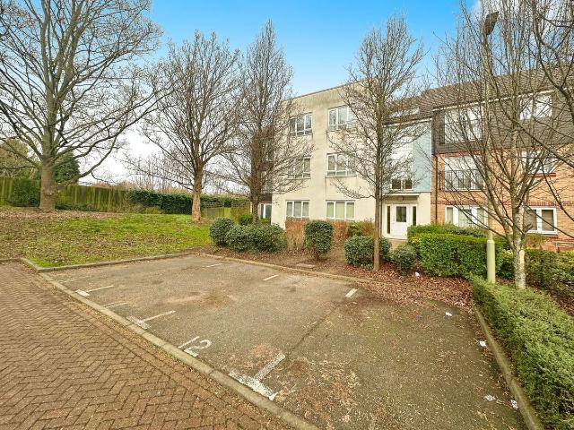 Thornhill Court, Langley SL3, 2 bed flat to rent, £1,550 pcm | PrimeLocation