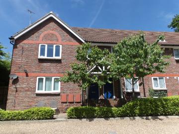 Thornhill, Crawley RH11, 1 bed flat to rent, £1,150 pcm | PrimeLocation