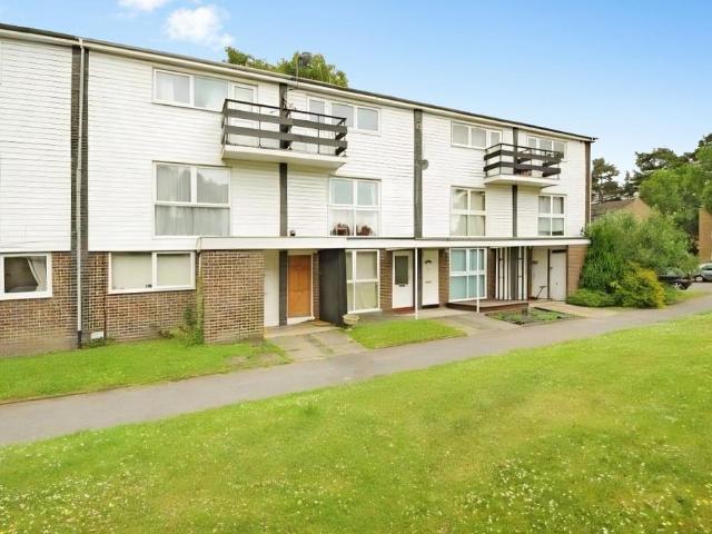 Thornhill, Bracknell, RG12 2 bed flat to rent £1,450 pcm £335 pw