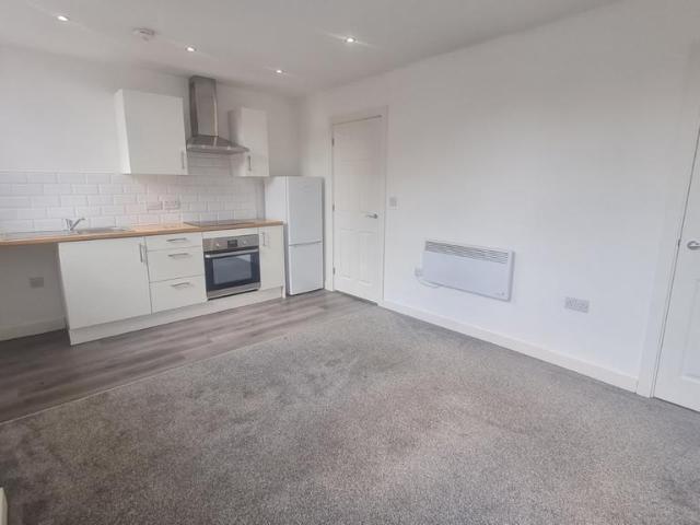 Thornhill House, Thornhill Street. 1 bed flat to rent £700 pcm £162 pw