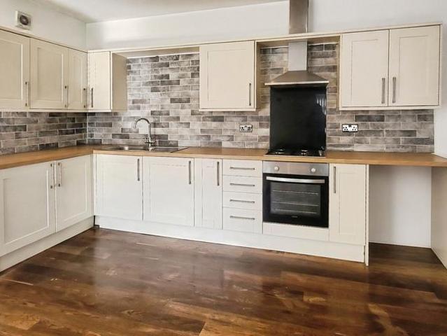 Thornhill Street, Burnley, BB12 4 bed semi detached house to rent £1,645 pcm £380 pw