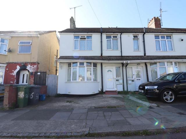 Thornhill Road, Luton LU4, 3 bed property to rent, £1,600 pcm | PrimeLocation