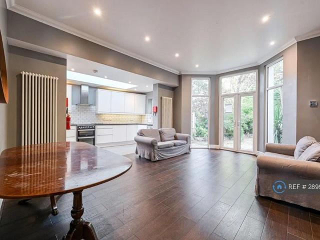 Thornsbeach Road, London, SE6 6 bed semi detached house to rent £4,750 pcm £1,096 pw