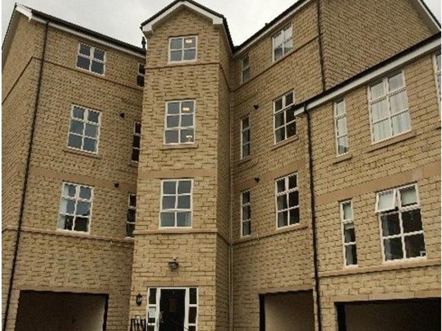 Thornton, West Yorkshire BD13, 2 bed flat to rent, £900 pcm | PrimeLocation