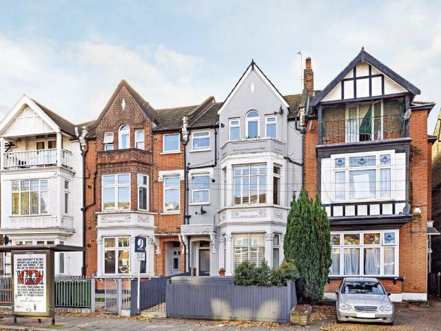 Thornton Avenue, Balham SW2, 2 bed flat to rent, £2,200 pcm | PrimeLocation