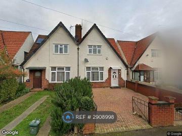 Thornton Avenue, London UB7, Studio to rent, £1,050 pcm | PrimeLocation