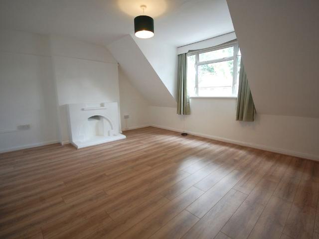 Thornton Avenue, London W4, 2 bed flat to rent, £2,275 pcm | PrimeLocation