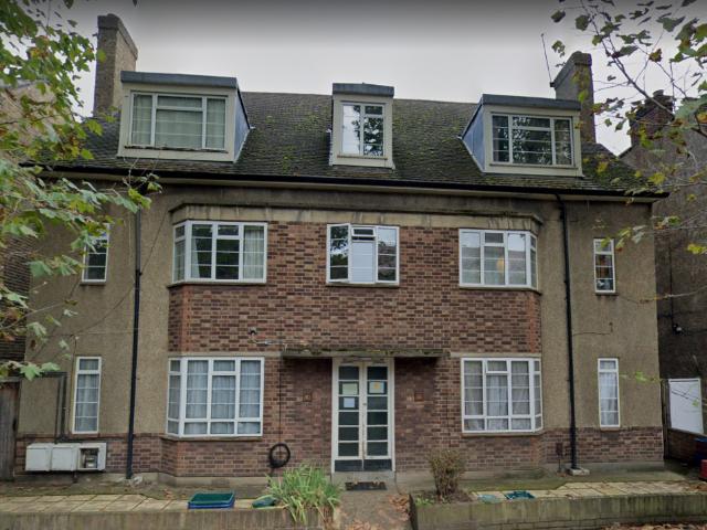 Thornton Avenue, London W4 2 bed flat to rent £2,349 pcm £542 pw