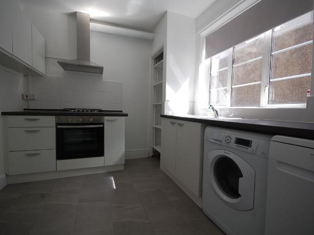 Thornton Avenue, London W4, 2 bed flat to rent, £2,349 pcm | PrimeLocation