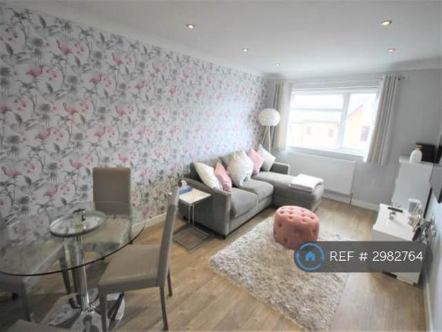 Thornton House, London, E11 1 bed flat to rent £1,600 pcm £369 pw