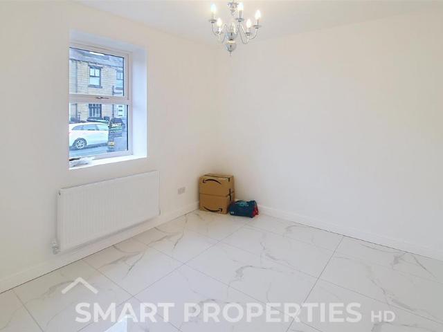 Thornton Lodge Road, Huddersfield HD1 2 bed flat to rent £800 pcm £185 pw