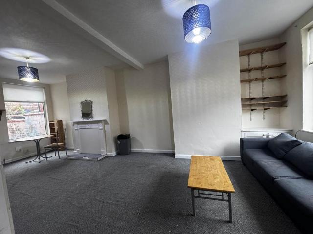Thornton Road, Fallowfield 2 bed semi detached house to rent £1,200 pcm £277 pw