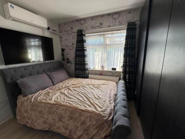 Thorntons Farm Avenue, Romford RM7, 4 bed detached house to rent, £3,000 pcm | PrimeLocation