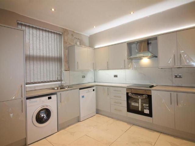 Thornville Street, Leeds 4 bed house to rent £2,600 pcm £600 pw