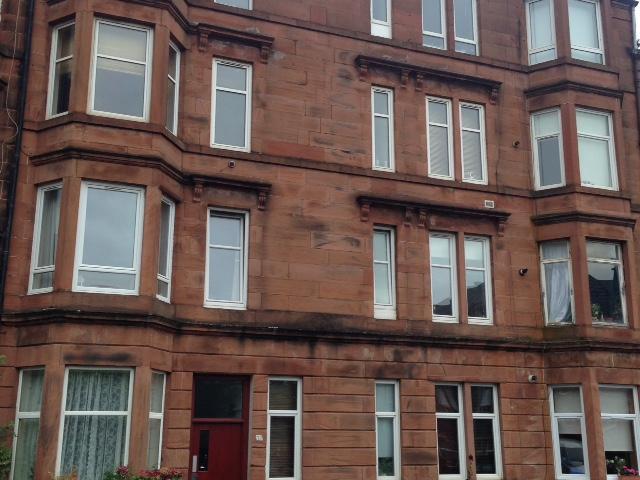 Thornwood Avenue, Thornwood, Glasgow. 1 bed flat to rent £795 pcm £183 pw