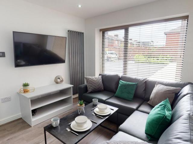 Thornycroft Road, Liverpool L15 4 bed flat to rent £2,756 pcm £636 pw