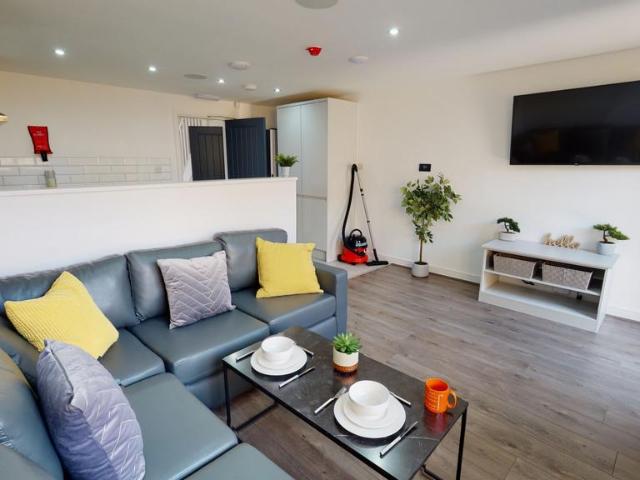 Thornycroft Road, Liverpool L15 4 bed house to rent £2,756 pcm £636 pw