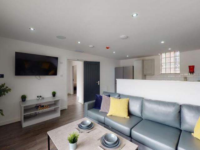Thornycroft Road, Liverpool L15 5 bed house to rent £3,445 pcm £795 pw