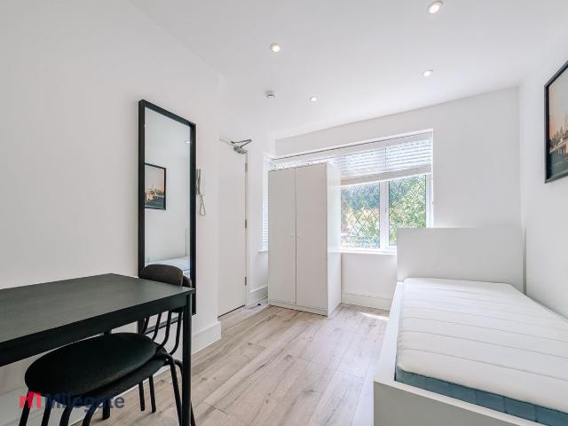 Thorpe Lea Road, Egham TW20, Studio to rent, £750 pcm | PrimeLocation
