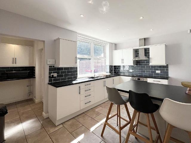 Thorpe Street, Manchester 2 bed terraced house to rent £1,100 pcm £254 pw