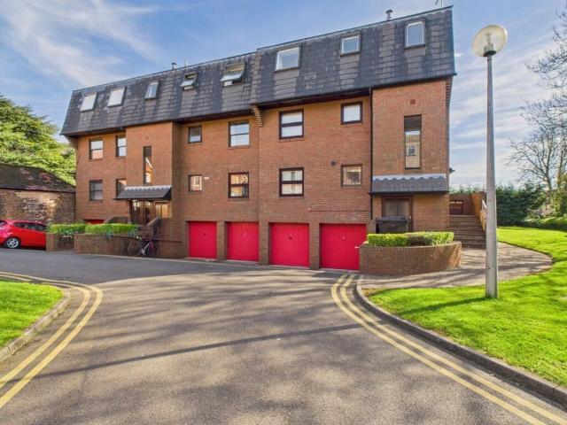 Thorpe Road, Peterborough PE3, 2 bed flat to rent, £1,150 pcm | PrimeLocation
