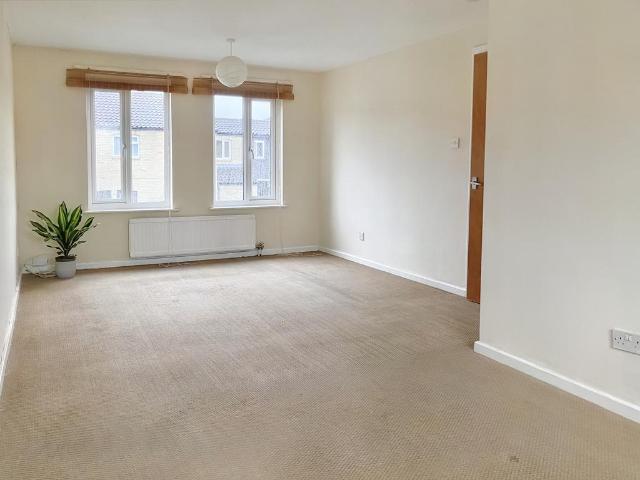 Thorpe Way, Cambridge CB5 3 bed flat to rent £1,475 pcm £340 pw