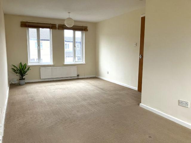 Thorpe Way, Cambridge CB5, 3 bed flat to rent, £1,475 pcm | PrimeLocation
