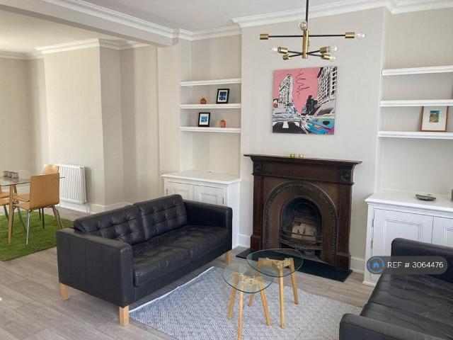 Thorpebank Road, London, W12 3 bed terraced house to rent £3,600 pcm £831 pw