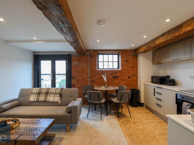 Thorpes Warehouse, Navigation Yard. 2 bed serviced apartment to rent £1,900 pcm £438 pw