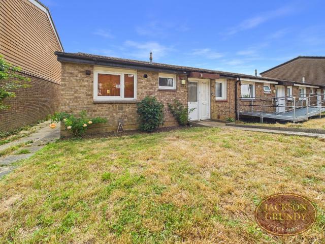 Thatchwell Court, Standens Barn NN3, 2 bed terraced bungalow to rent, £1,000 pcm | PrimeLocation