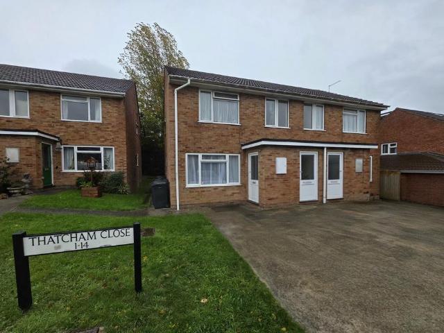 Thatcham Close, Yeovil, BA21 1 bed flat to rent £800 pcm £185 pw