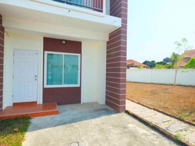 ทาวน์โฮม 2 ชั้น ห้องมุม 2 นอน 2 น้ำ ขนาด 25 ตร.ว.พื้นที่ใช้สอย 200 ตร.ม.ใกล้หาดพลา 700 ม.เฟอร์ฯครบ บรรยากาศเงียบสงบ เหมาะสำหรับอยู่อาศัย