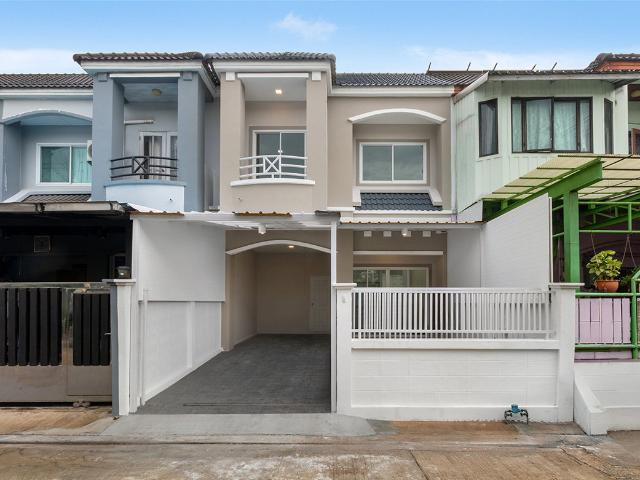 ทาวน์โฮม 2 ชั้น รีโนเวทใหม่ หมู่บ้านร่มโพธิ์ บางบัวทอง ติดถนนใหญ่ ใกล้สถานีรถไฟฟ้าสี่แยกบางพลู พร้อมอยู่