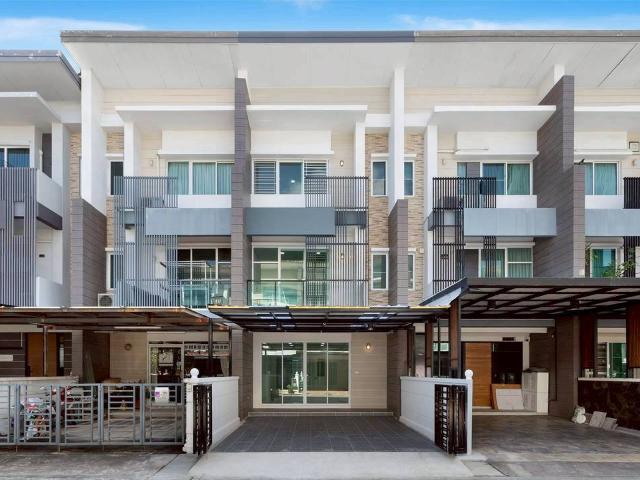 ทาวน์โฮม 3 ชั้น หมู่บ้านทาวน์พลัส เกษตร นวมินทร์ รีโนเวทใหม่ ทำเลดี นวลจันทร์ บึงกุ่ม พร้อมอยู่