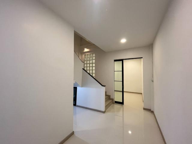ทาวน์โฮม 3 ชั้น น้อง ZENBI บนทำเลศักยภาพเลียบด่วนรามอินทรา ใกล้ CDC / Central EastVille พร้อมพื้นที่ใช้สอย 200 ตร.ม. ในราคาเพียง 3.99 ล้านบาท