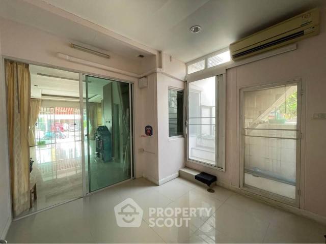 ทาวน์โฮม 3 ห้องนอน ขายที่ บ้านกลางเมือง รัชดา 36 ใกล้ BTS รัชโยธิน ID 2200