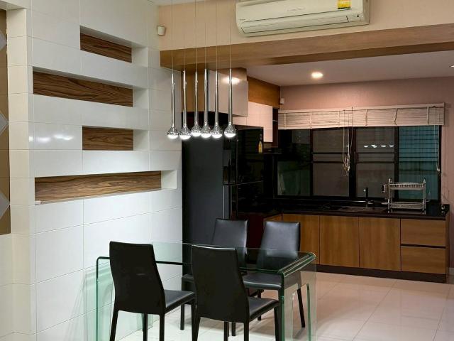 ทาวน์โฮม ให้เช่า Blesstown Sukhumvit 50 SPSJP369