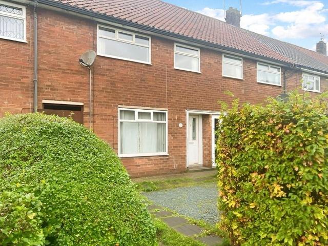 Thaxted Close, Hull HU8 3 bed terraced house to rent £700 pcm £162 pw