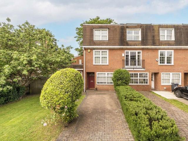 Thaxted Place, London SW20 4 bed terraced house to rent £5,250 pcm £1,212 pw