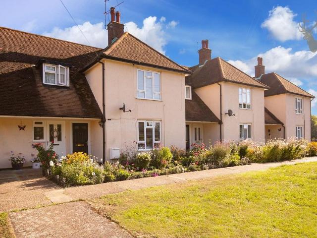 Thaxted Road, Buckhurst Hill IG9, 1 bed flat to rent, £1,500 pcm | PrimeLocation