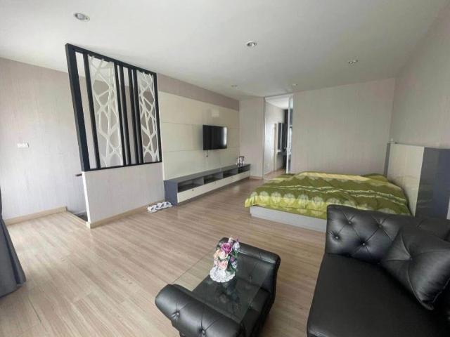 ทาวน์เฮ้าส์ให้เช่า Panasiri Residences Kaset Nawamin 3 ห้องนอน 3 ห้องน้ำ เฟอร์นิเจอร์ และ เครื่องใช้ไฟฟ้าครบ