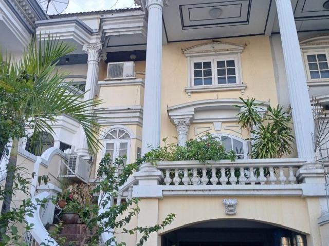 ทาวน์เฮ้าส์ หมู่บ้านชิชา พระราม 2