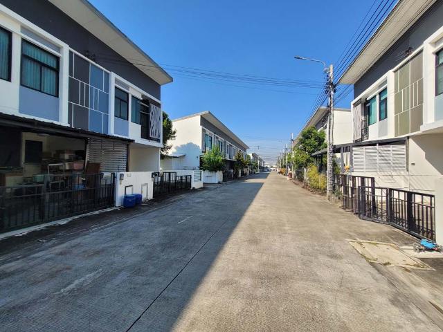 ทาวน์เฮ้าส์ 27.9 ตร.วา เดอะทรัสต์ ราชพฤกษ์ รัตนาธิเบศร์ ปากเกร็ด นนทบุรี 3.5M