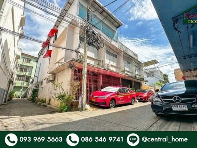 ทาวน์เฮ้าส์ 3 ชั้น 52 ตร.วา สาธุประดิษฐ์ 16 บางคอแหลม บางรัก ราคาถูกที่สุดในระแวก