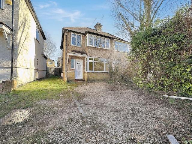 Thackeray Close, Uxbridge, UB8 4 bed semi detached house to rent £2,300 pcm £531 pw