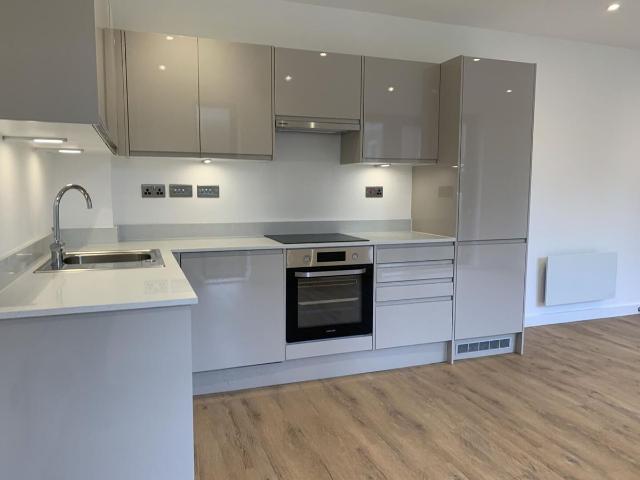 Thackeray Lane, Godalming GU7, Studio to rent, £1,750 pcm | PrimeLocation