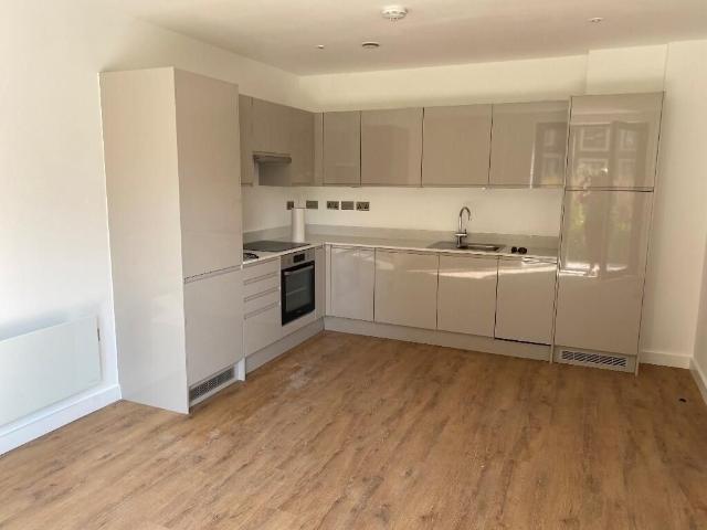 Thackeray Lane, Godalming GU7, 1 bed flat to rent, £1,250 pcm | PrimeLocation