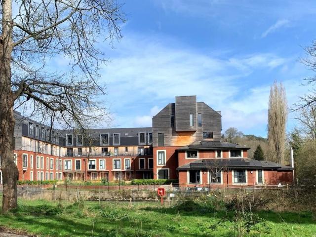 Thackeray Lane, Godalming GU7, 1 bed flat to rent, £1,250 pcm | PrimeLocation
