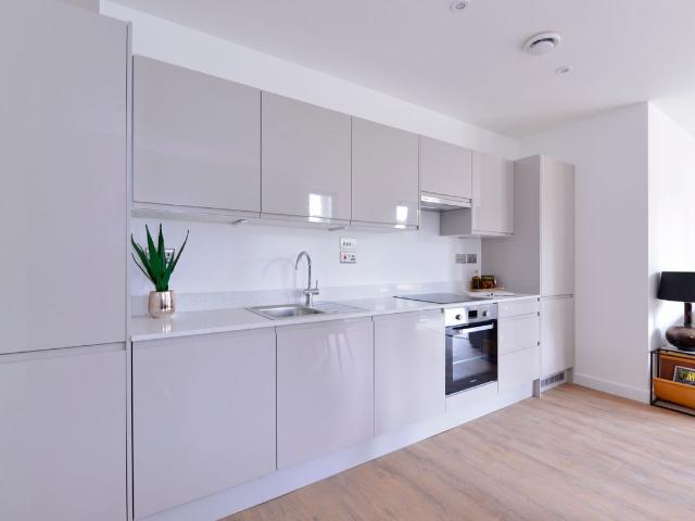 Thackeray Lane, Godalming GU7, 2 bed flat to rent, £1,750 pcm | PrimeLocation