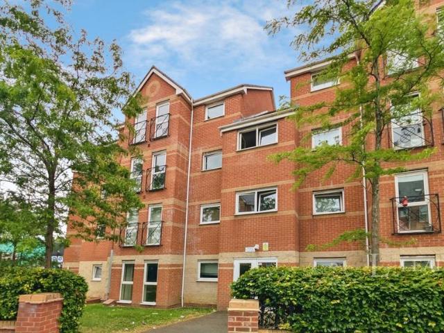Thackhall Street, Coventry, West. 2 bed flat to rent £1,075 pcm £248 pw